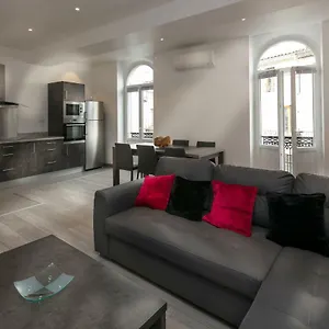 https://paradis-dore.fr-provencehotel.com